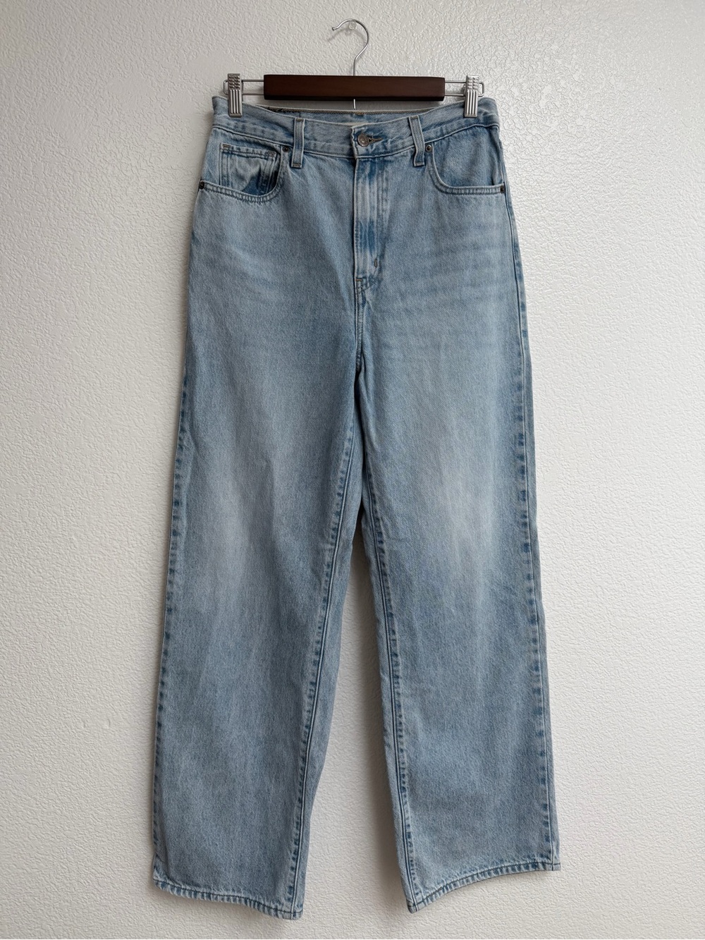 Levi’s High Waisted Straight Jeans Size 28 Light Wash Wide Leg